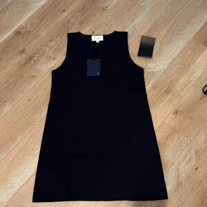 Pomander place size M V neck, sleeveless navy dress